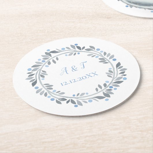 ブルーグレーホワイトモノグラム結婚フローラ ラウンドペーパーコースター (アングル)