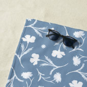 ブルーグレーホワイトリバティフローラルパタエレガントーン ビーチタオル (インサイチュ)