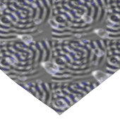 ブルーグレーメタル上の雨滴 テーブルクロス (アングル)