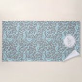 ブルーグレーヴィンテージフローラルパターンモノグラムビーチT ビーチタオル (正面)