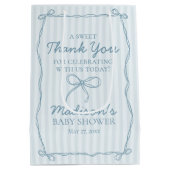 ブルーコケットボーパステルベビーストライプのシャワー特典 ミディアムペーパーバッグ (裏面)