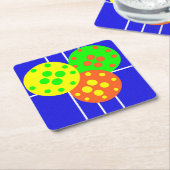 ブルーコートの黄色、オレンジ、緑のピックボール スクエアペーパーコースター (アングル)