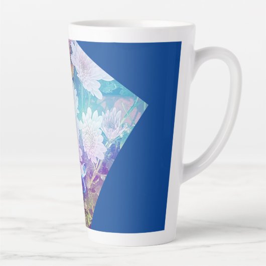 ブルーコーヒーマグと白いデイジーの花 カフェラテマグ (右)