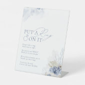 ブルーコーラルがリングを付けたブライダルシャワーゲーム 台座サイン (正面)