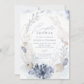 ブルーコーラル&シーシェルビーチをテーマにしたカップルのシャワー 招待状 (正面)