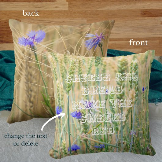 ブルーコーンフラワーの夏の小麦畑 クッション