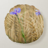 ブルーコーンフラワーの夏の小麦畑 ラウンドクッション (正面)