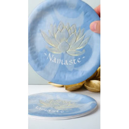 ブルーゴールド ロータス ヨガスタジオ 瞑想インストラクター ペーパープレート