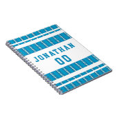 ブルーサッカーボールスティッチングパターンプレーヤーの名前 ノートブック (右側)