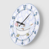 ブルーシャイニーナンバスルームの泡 ラージ壁時計 (傾斜)