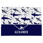 ブルーシャークパターンとネームボーイバースデーパーティー ラージペーパーバッグ (正面)