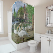 ブルージュのダウンタウンの白い白鳥 シャワーカーテン (インサイチュ)