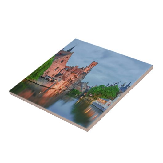 ブルージュの夜の旧市街と鐘楼 タイル (側面)