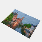 ブルージュの夜の旧市街と鐘楼 ドアマット (アングル)