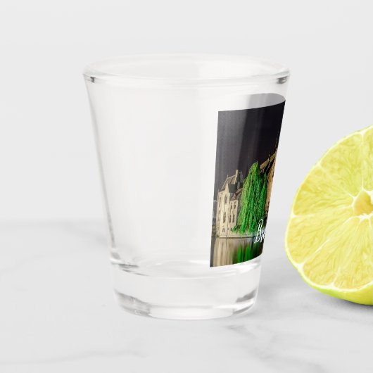 ブルージュ絵画の旧市街と鐘楼 ショットグラス (左)