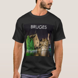 ブルージュ絵画の旧市街と鐘楼 Tシャツ