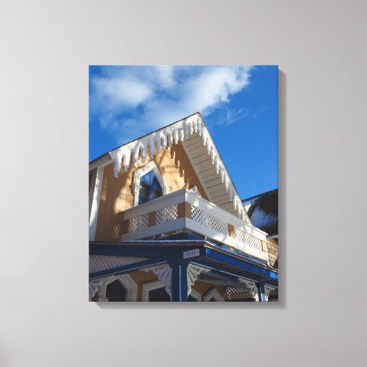 ブルースカイとジンジャーブレッド – Martha's Vineyard キャンバスプリント (正面)