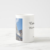 ブルースカイとジンジャーブレッド – Martha's Vineyard ボーンチャイナマグカップ (正面)