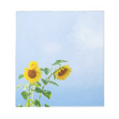 ブルースカイの下のひまわり ノートパッド (正面)
