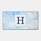 ブルースカイの写真エレガント独身のイニシャル デスクマット (正面)