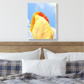 ブルースカイの黄色いチューリップ花 キャンバスプリント (インサイチュ (寝室))