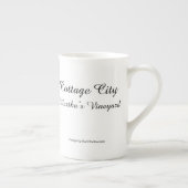 ブルースカイピンクルーフリン – Martha's Vinyard ボーンチャイナマグカップ (右)