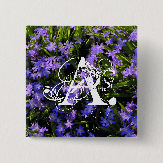 ブルースクイル春の花とあなたのモノグラム 缶バッジ (正面)