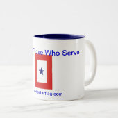 ブルースターの旗のコーヒー・マグ: 役立つ人に名誉を与えて下さい ツートーンマグカップ (正面右)