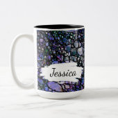 ブルーストロークと名前を使用した青、紫、黒のアブストラクト ツートーンマグカップ (左)