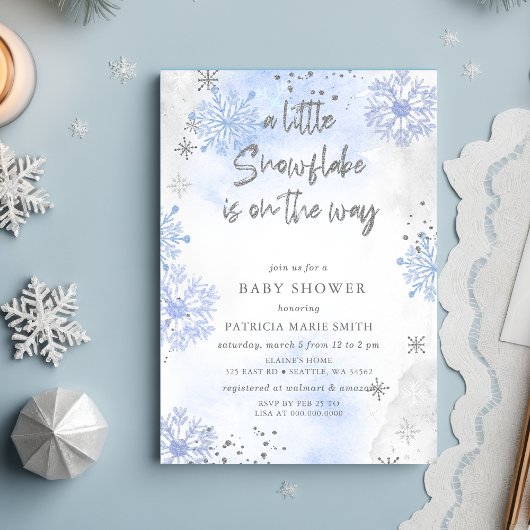 ブルースノーフレークが冬の赤ちゃんシャワーの途中にある 招待状