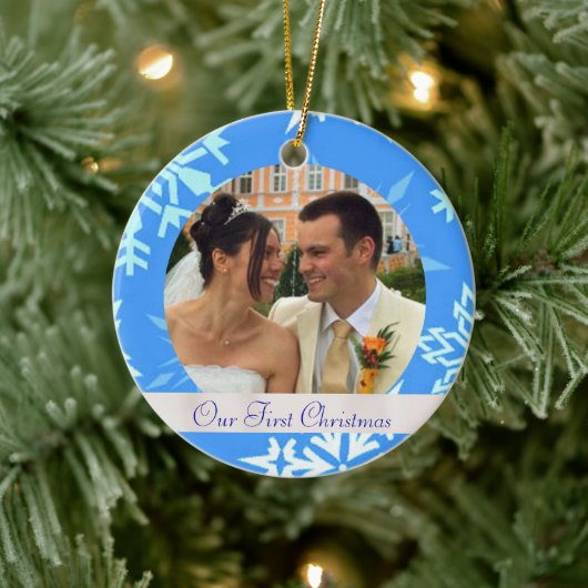 ブルースノーフレーク私たちの初めてのクリスマス写真オーナメント セラミックオーナメント (ツリー)