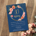 ブルースペインの金ゴールドシックフローラ30th誕生日パーティー 招待状<br><div class="desc">セレブラsu 30° cumpleanos con esta hermosa y elegante invitacion en tonos azul y dorado en espainol.エル・ディセニョ・プレゼンタun fondo azul Egeo sofistacado, con un marcoフローラ円形デリカダスのデリカダスのフィレスロサダy detalles de alambre dorado.エンエルチェロ， "30 ainos" resalta en una elegante caligrafia dorada, acompainada de desstellos brillantes que caen desde la parte superior.Totalmente personalizable, esta invitacion esta disponible tanto...</div>