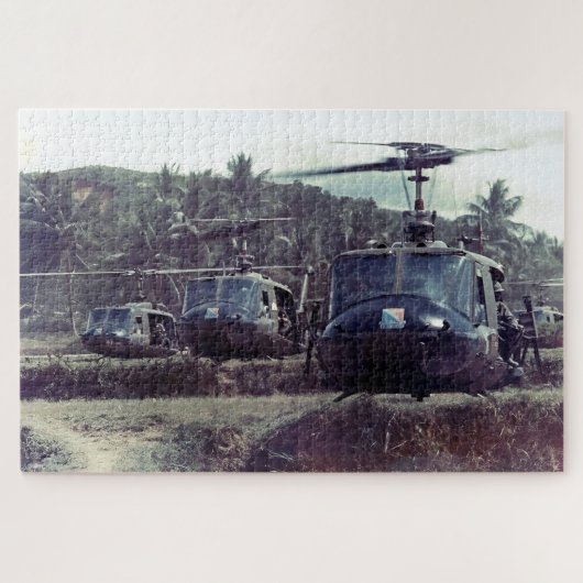 ブルース・クランダルが率いるUH-1ヒューイ編隊 ジグソーパズル (横)