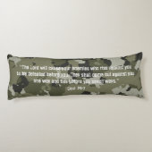 ブルーズオブイエズグリーン迷彩柄パーソナライズされた祈りの言葉体 ボディピロー (裏面)