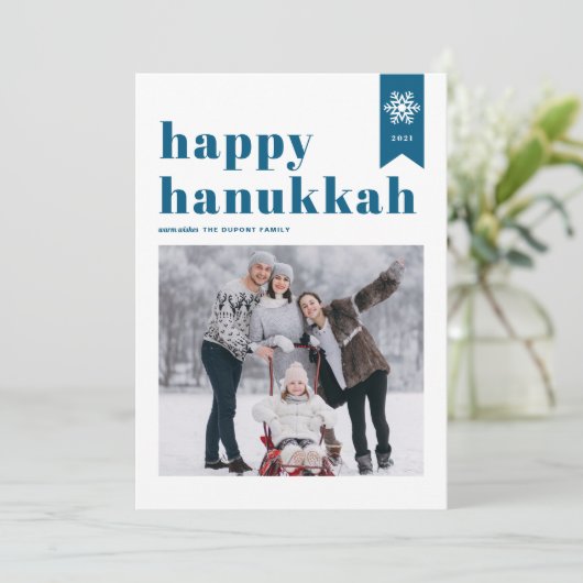 ブルータイポグラフィスノーフレーク写真ハッピーハヌカー シーズンカード (スタンド正面)