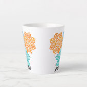 ブルーターコイズオレンジカラフルフローラマンダラ カフェラテマグ (正面)