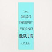 ブルーターコイズ感動的成功引用文 ヨガマット (正面)