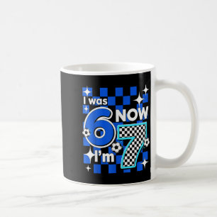 ブルーチェック柄 6歳から7歳の誕生日 サッカー ボーイ コーヒーマグカップ
