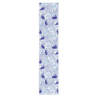 ブルーチノイスリーラビット – ヴィンテージラビット&フローラアート ショートテーブルランナー