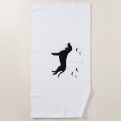 ブルーティックドッグ – ハロウィーンムーンシルエットクラシックT ビーチタオル (正面)