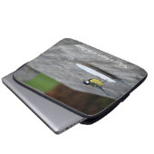 ブルーティ食べ物を与えットのケーキプレートと引用文 ラップトップスリーブ (正面下部)