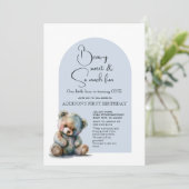 ブルーテディベアテーマウォーターカラーファースト誕生日 招待状 (スタンド正面)