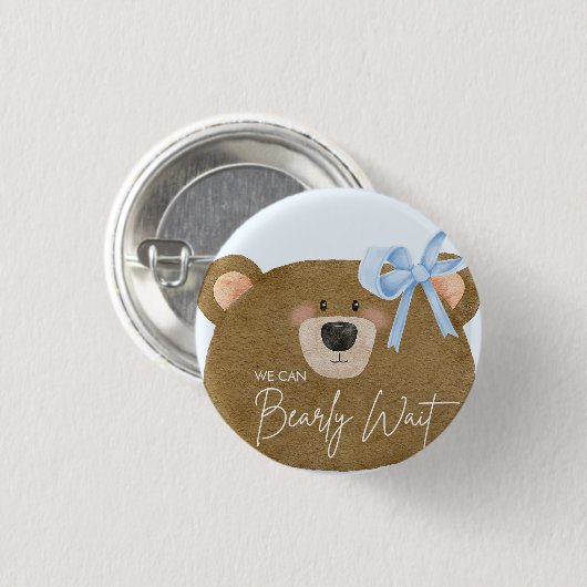 ブルーテディ我々は真珠のように待つことができる男の子のシャワー 缶バッジ (正面&裏面)