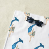 ブルーテールの人魚のひいさまが泳ぐサンダー_コーブ ビーチタオル (インサイチュ)