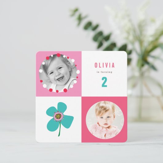 ブルーデイジーポップ・アートのスクウェアズガール誕生日フォト招待状 招待状 (スタンド正面)