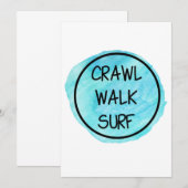 ブルーデザインのハイハイ歩くサーフ 招待状 (正面/裏面)
