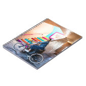 ブルーデニムジャケットとパンツを着た女性 ノートブック (左側)