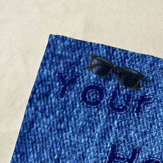 ブルーデニムジーンズの外観 – 名前を追加動揺して- ビーチタオル (インサイチュ)