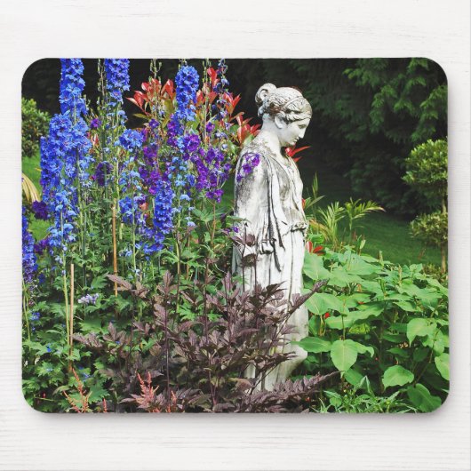 ブルーデルフィニウムの花園と像 マウスパッド (正面)