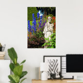 ブルーデルフィニウム園とギリシャ女神の像 ポスター (ホームオフィス)